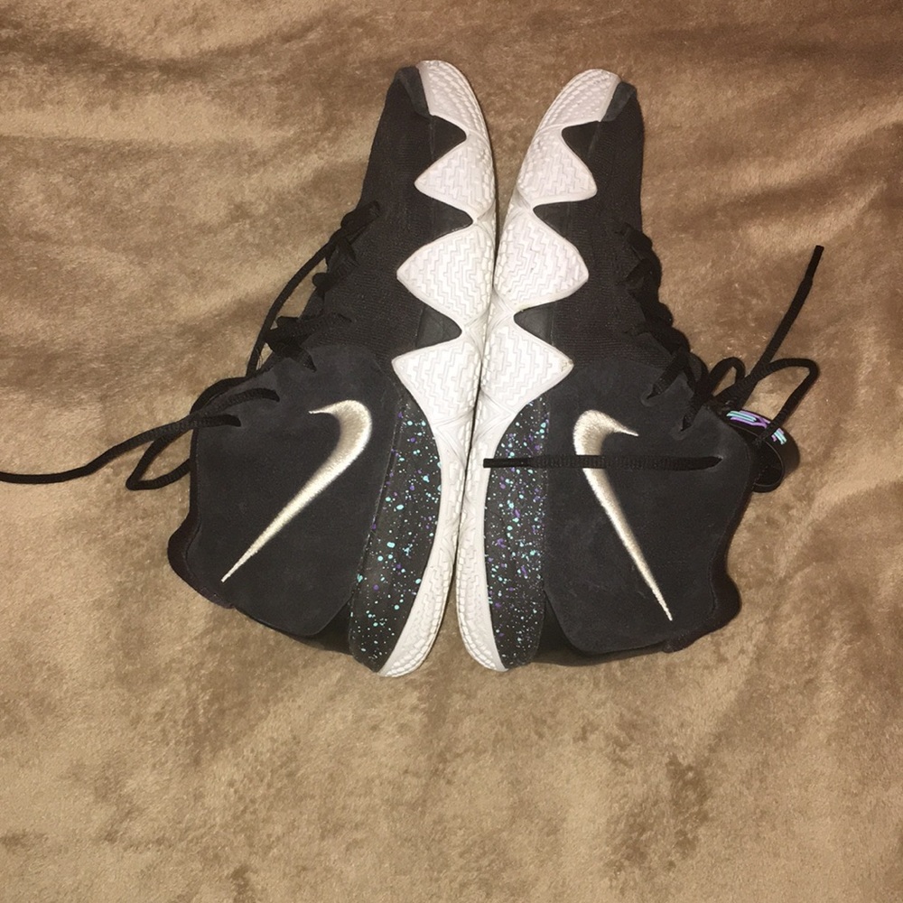 nike azurie 11.23.15 basketball shoes size 7 Y